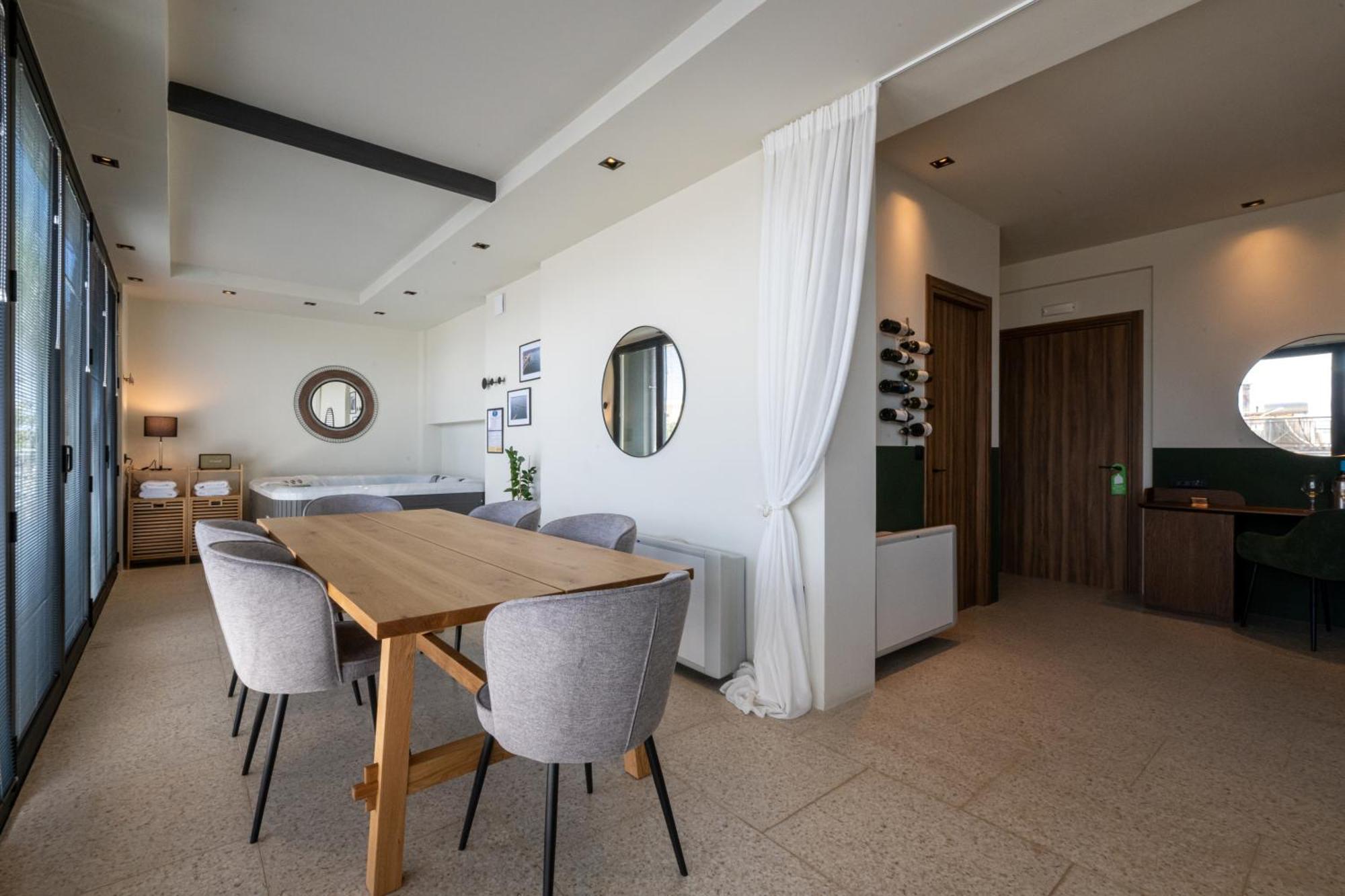 Evripidou 7 - Kalamata Mediterranean Suites Quarto foto